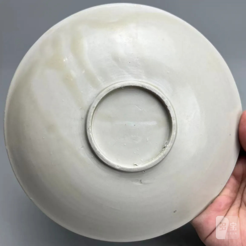 明代 白釉荷花盘 - 图8